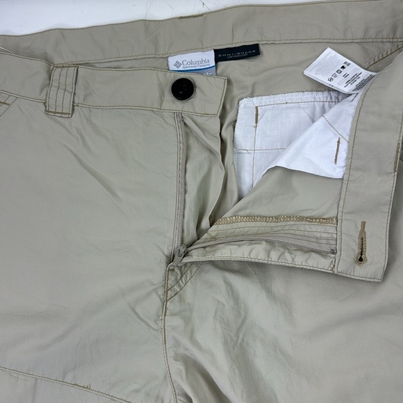 Columbia Men's lightweight beige outdoor hiking fishing shorts - Picture 4 of 11